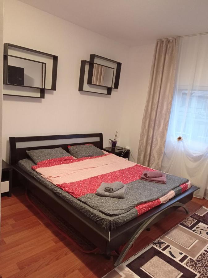 Apartament Bed and Breakfast Floreşti Esterno foto